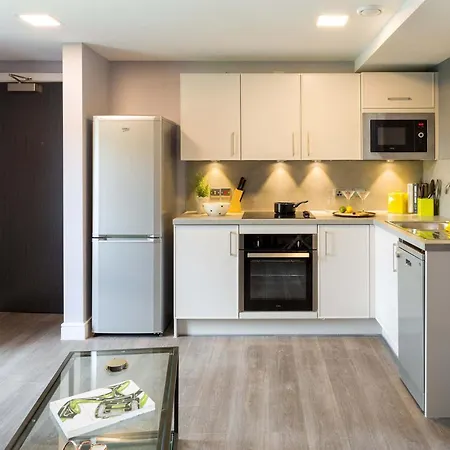 Comfortable For 2 In Leeds, Free Breakfast *