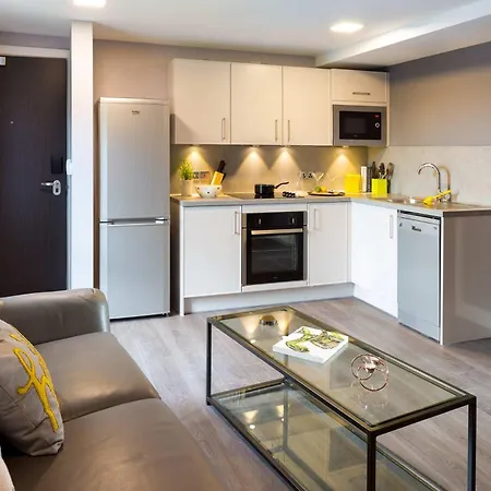 Comfortable For 2 In Leeds, Free Breakfast דירה *