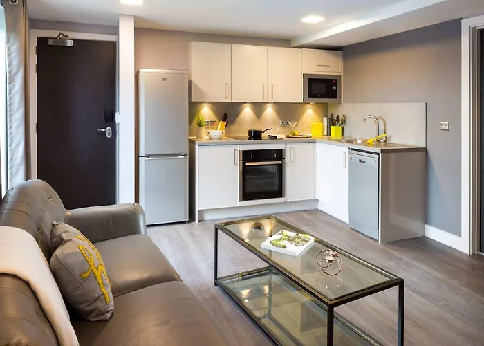 Comfortable For 2 In Leeds, Free Breakfast דירה *