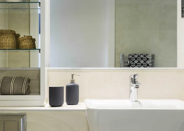 דירה Comfortable For 2 In Leeds, Free Breakfast לידס